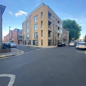 https://central-london-newbuild-2-bedrooms-two-baths.brighton-hotels-england.com
