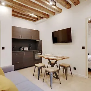 https://cmg-place-des-vosges-le-marais-2.fr-paris.fr